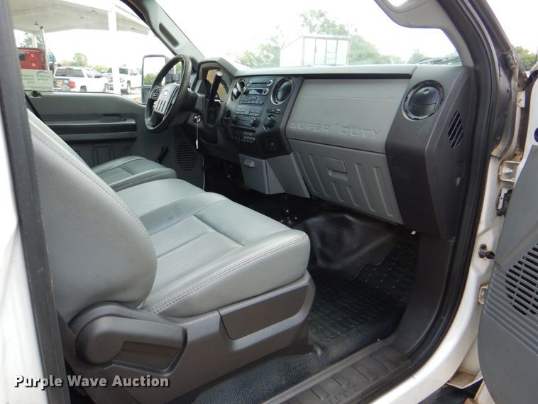 image for item DM3889 2011 Ford F550 Super Duty  utility / service truck