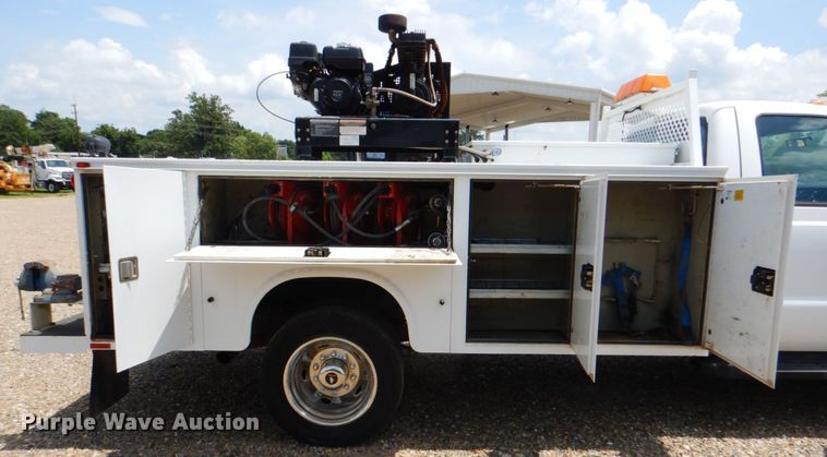 image for item DM3889 2011 Ford F550 Super Duty  utility / service truck