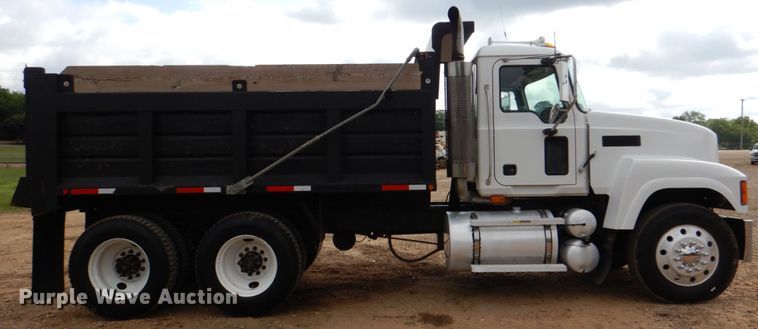 image for item DM3896 2006 Mack CHN613  dump truck