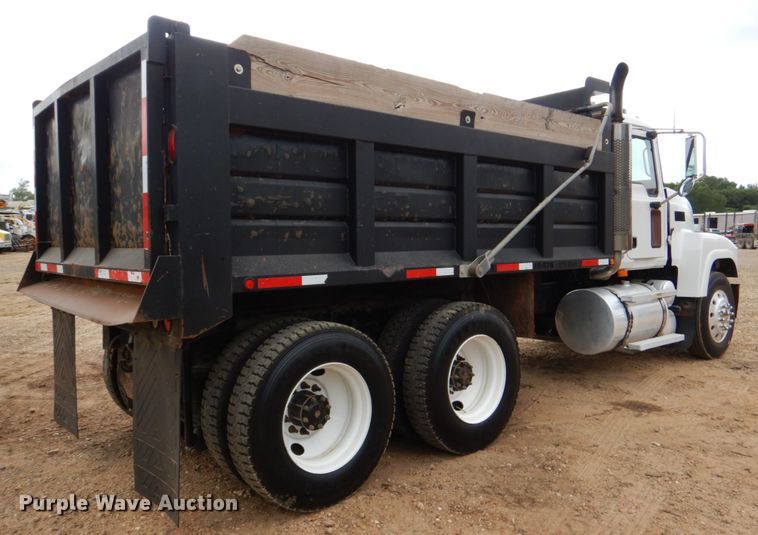 image for item DM3896 2006 Mack CHN613  dump truck