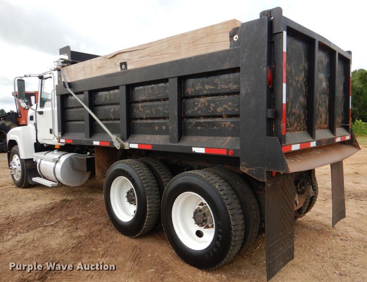 image for item DM3896 2006 Mack CHN613  dump truck