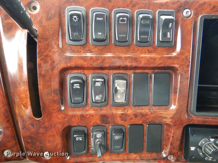 image for item DM3896 2006 Mack CHN613  dump truck