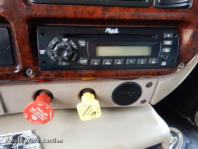 image for item DM3896 2006 Mack CHN613  dump truck