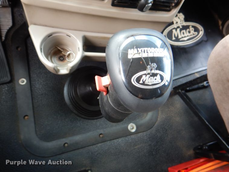 image for item DM3896 2006 Mack CHN613  dump truck