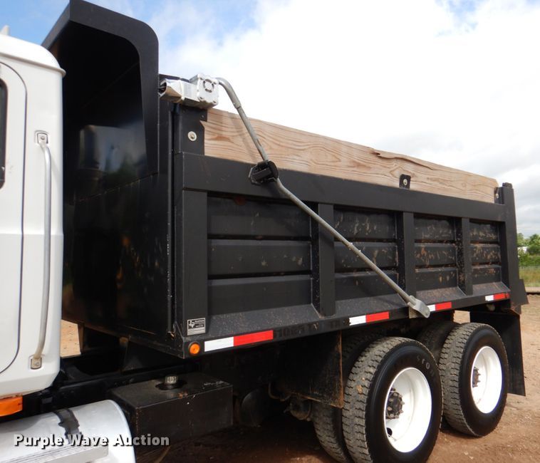 image for item DM3896 2006 Mack CHN613  dump truck