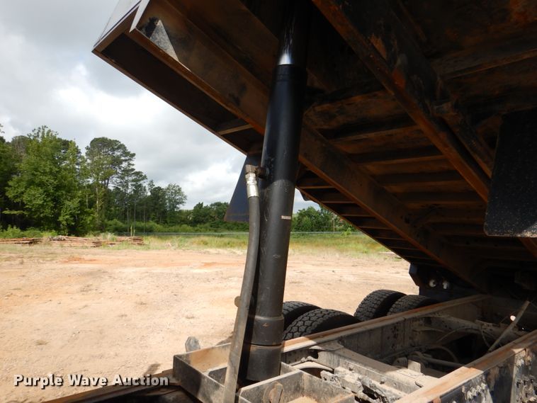 image for item DM3896 2006 Mack CHN613  dump truck