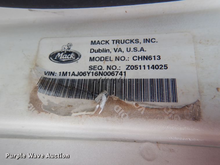 image for item DM3896 2006 Mack CHN613  dump truck