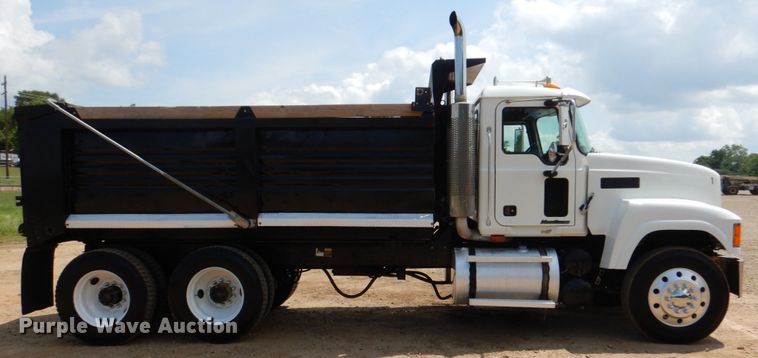 image for item DM3897 2007 Mack CHN613  dump truck
