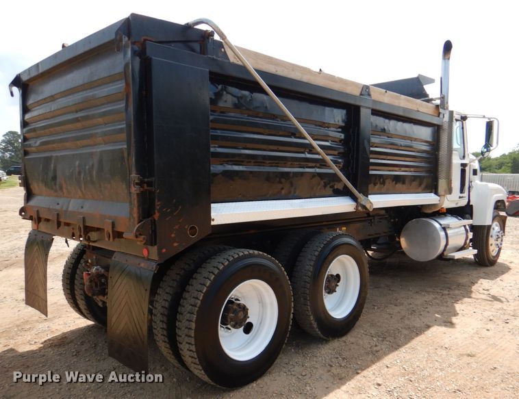 image for item DM3897 2007 Mack CHN613  dump truck