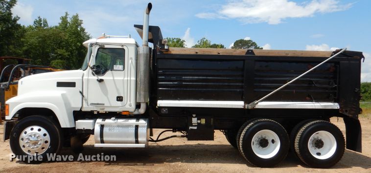 image for item DM3897 2007 Mack CHN613  dump truck