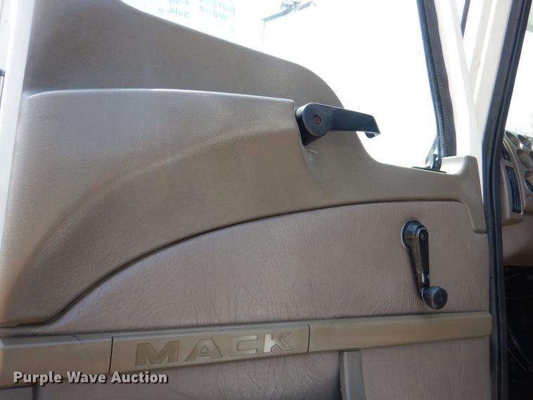 image for item DM3897 2007 Mack CHN613  dump truck