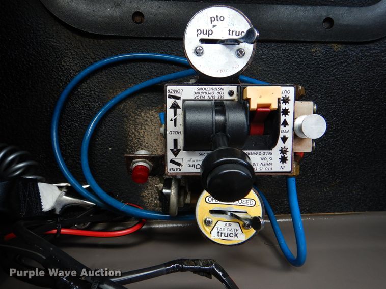 image for item DM3897 2007 Mack CHN613  dump truck