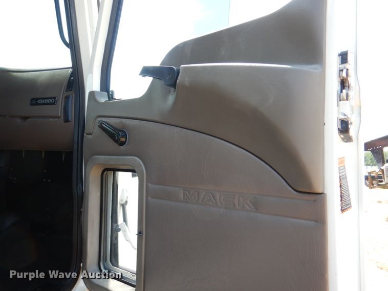 image for item DM3897 2007 Mack CHN613  dump truck