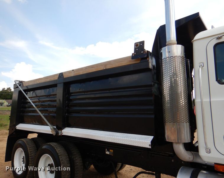 image for item DM3897 2007 Mack CHN613  dump truck