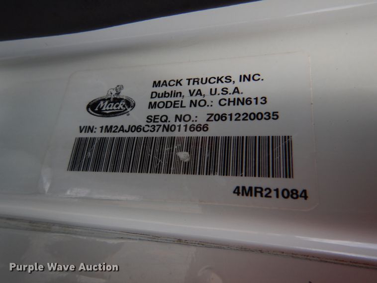 image for item DM3897 2007 Mack CHN613  dump truck