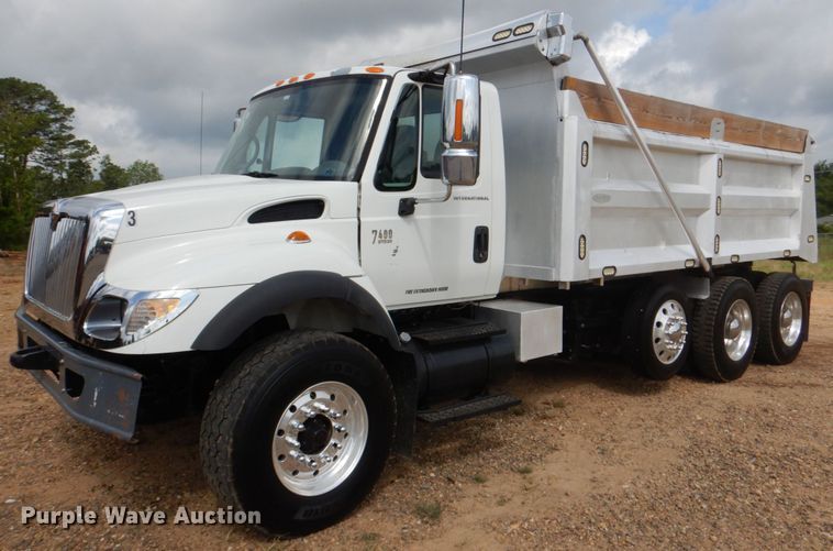image for item DM3899 2004 International 7400  dump truck
