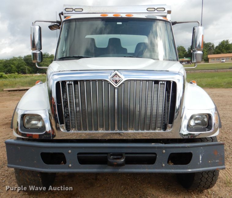 image for item DM3899 2004 International 7400  dump truck