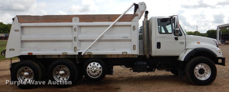 image for item DM3899 2004 International 7400  dump truck