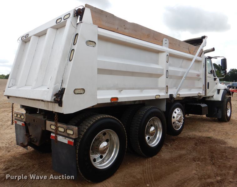 image for item DM3899 2004 International 7400  dump truck