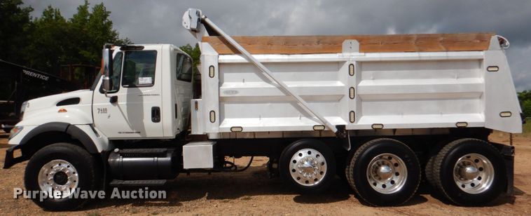 image for item DM3899 2004 International 7400  dump truck