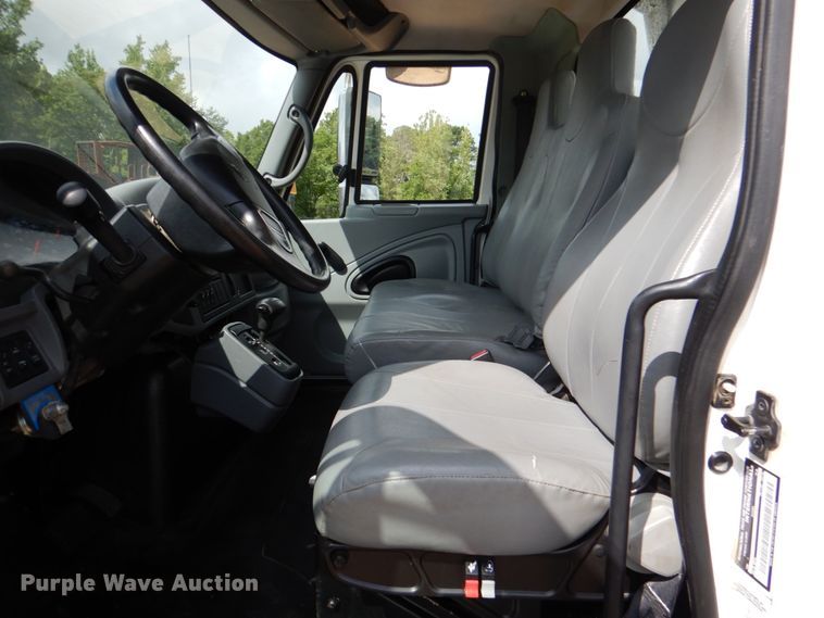 image for item DM3899 2004 International 7400  dump truck