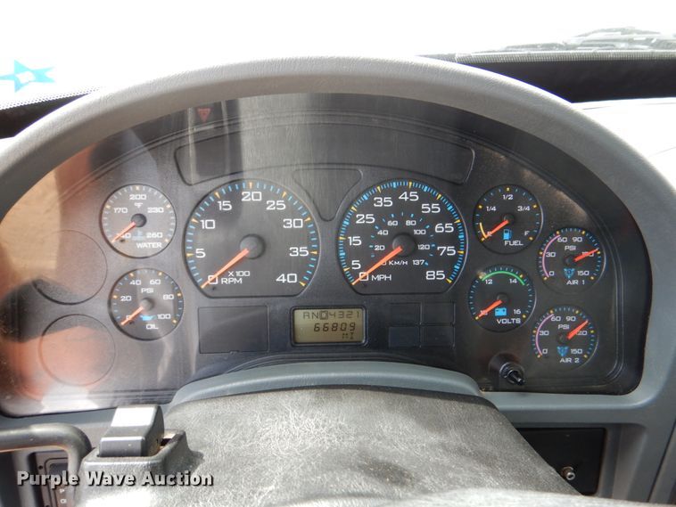 image for item DM3899 2004 International 7400  dump truck