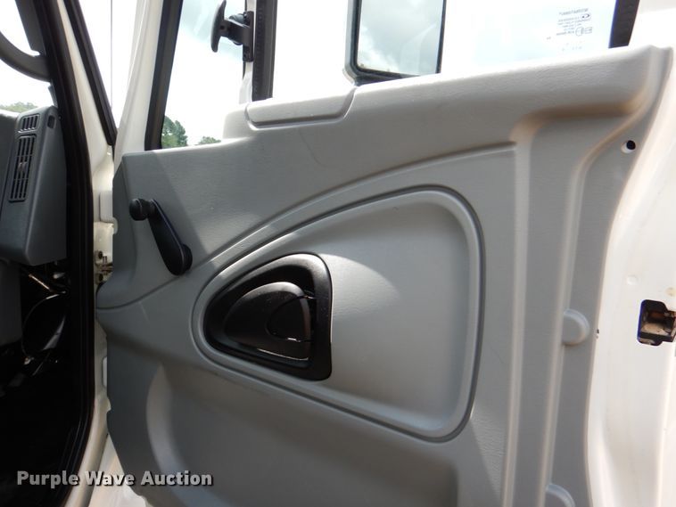 image for item DM3899 2004 International 7400  dump truck