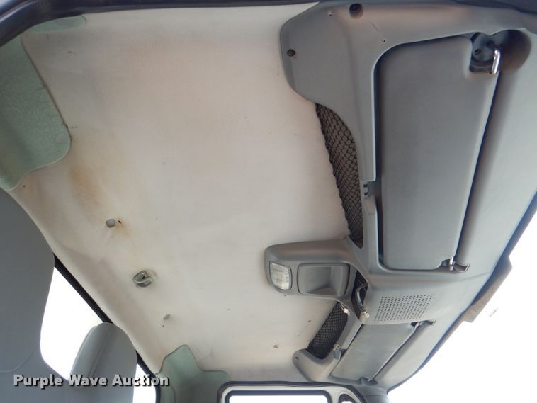 image for item DM3899 2004 International 7400  dump truck