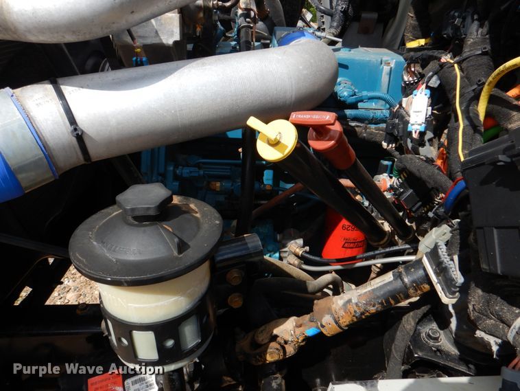 image for item DM3899 2004 International 7400  dump truck