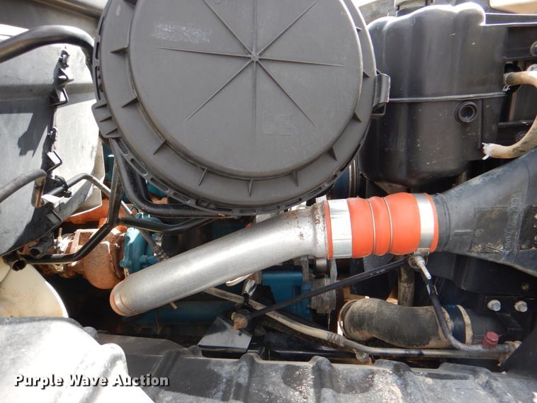 image for item DM3899 2004 International 7400  dump truck