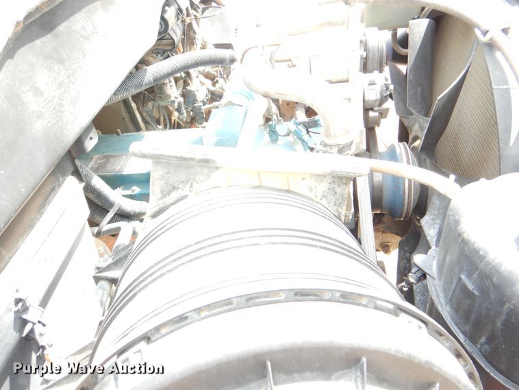 image for item DM3899 2004 International 7400  dump truck