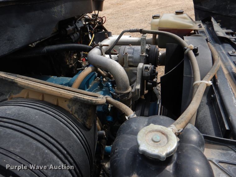 image for item DM3899 2004 International 7400  dump truck