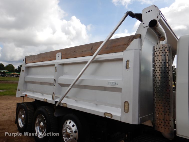 image for item DM3899 2004 International 7400  dump truck