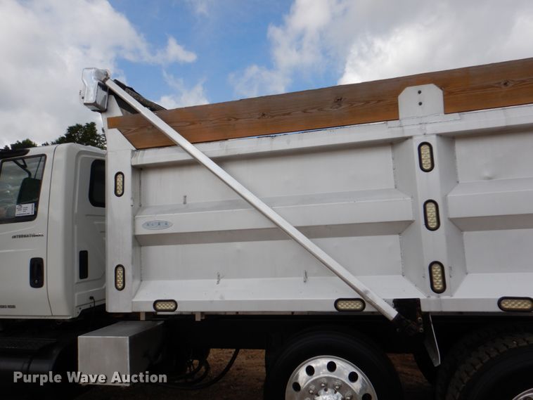 image for item DM3899 2004 International 7400  dump truck