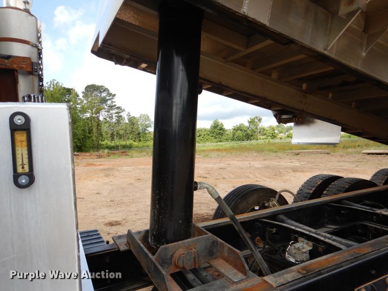 image for item DM3899 2004 International 7400  dump truck