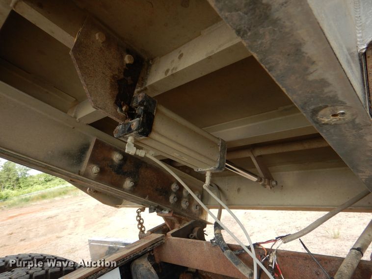 image for item DM3899 2004 International 7400  dump truck