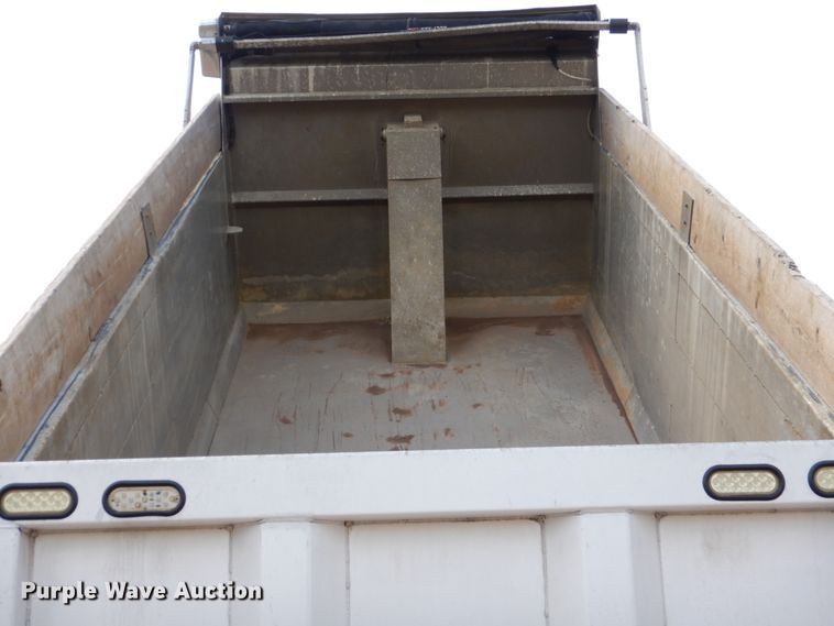 image for item DM3899 2004 International 7400  dump truck