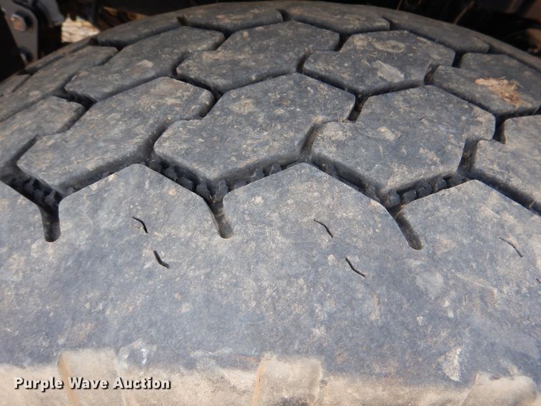 image for item DM3899 2004 International 7400  dump truck