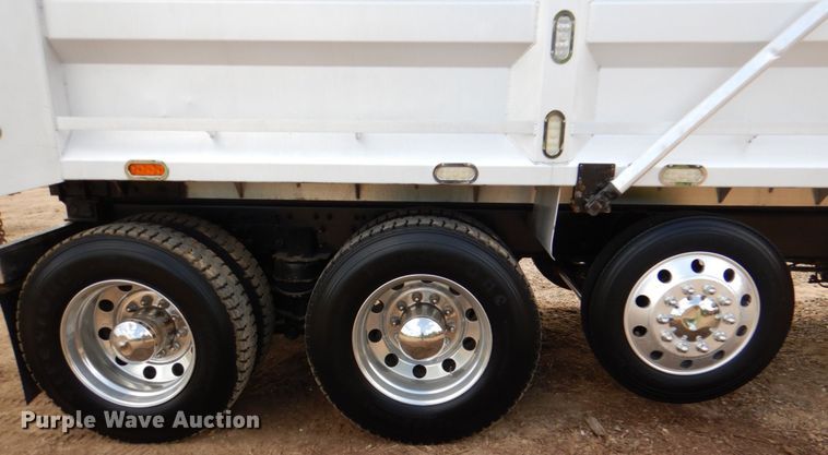 image for item DM3899 2004 International 7400  dump truck