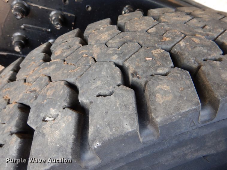 image for item DM3899 2004 International 7400  dump truck