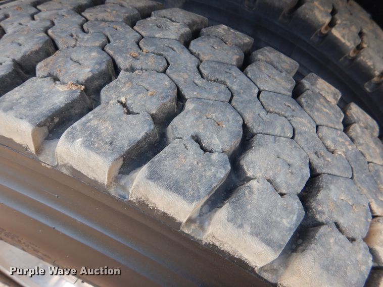 image for item DM3899 2004 International 7400  dump truck