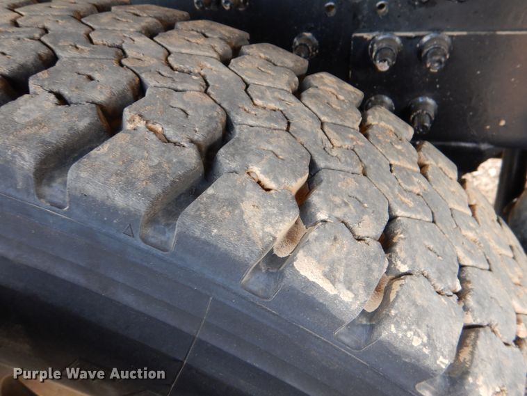 image for item DM3899 2004 International 7400  dump truck