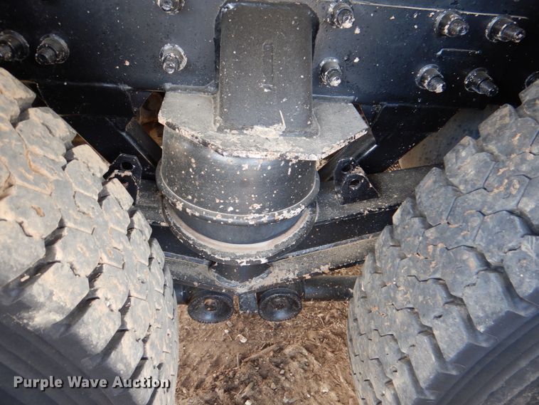 image for item DM3899 2004 International 7400  dump truck