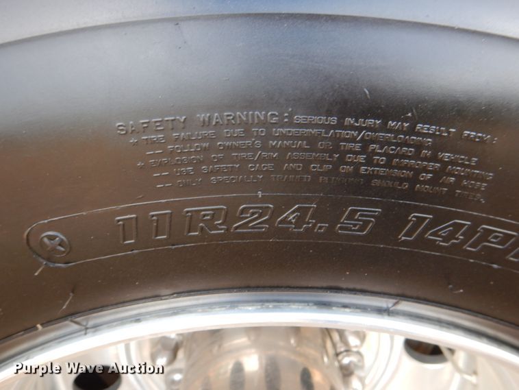 image for item DM3899 2004 International 7400  dump truck