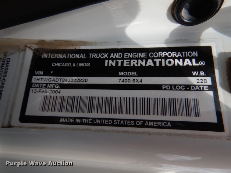 image for item DM3899 2004 International 7400  dump truck