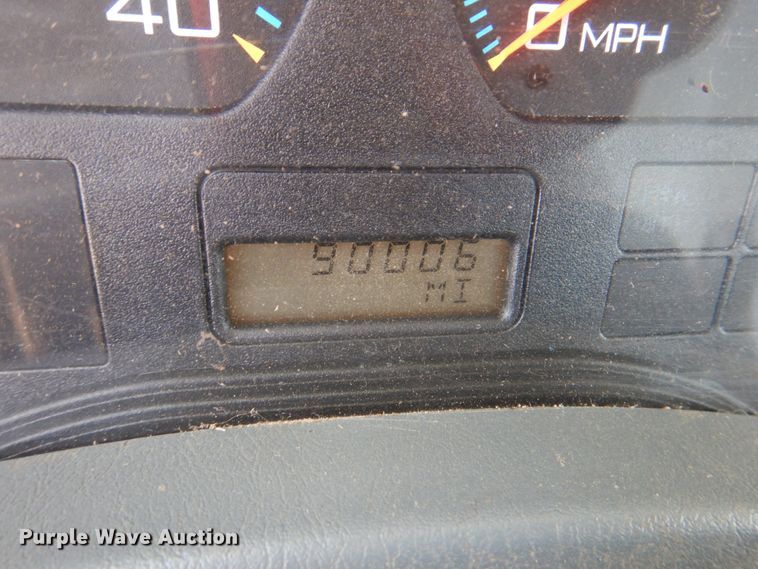 image for item DM3901 2004 International 7400  bucket truck