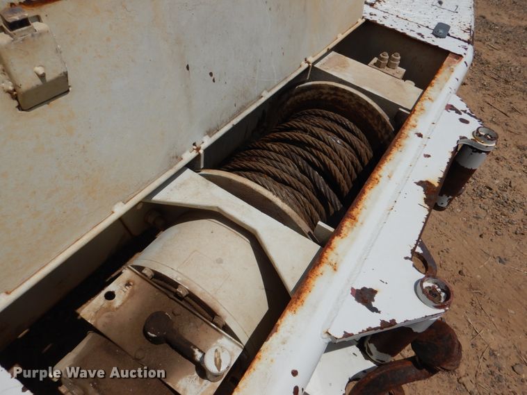 image for item DM3901 2004 International 7400  bucket truck