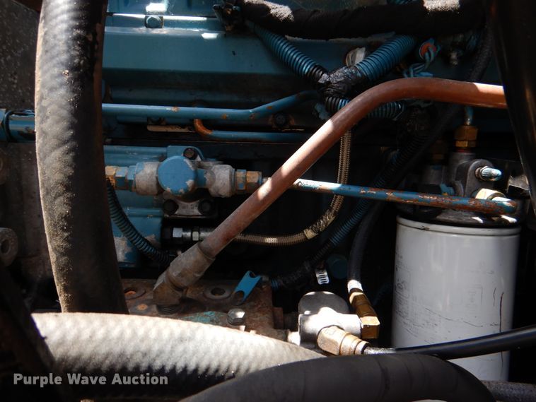 image for item DM3901 2004 International 7400  bucket truck