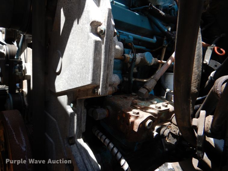 image for item DM3901 2004 International 7400  bucket truck