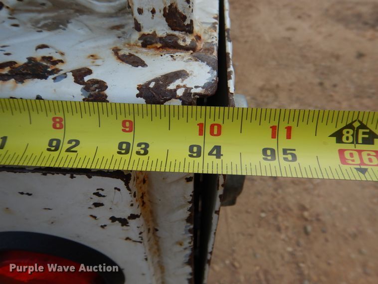 image for item DM3901 2004 International 7400  bucket truck